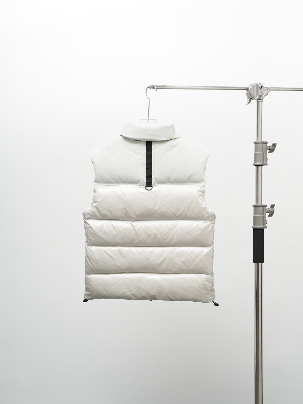 Moose Knuckles Down Puffer Vest – Unisex Sleeveless Quilted Gilet