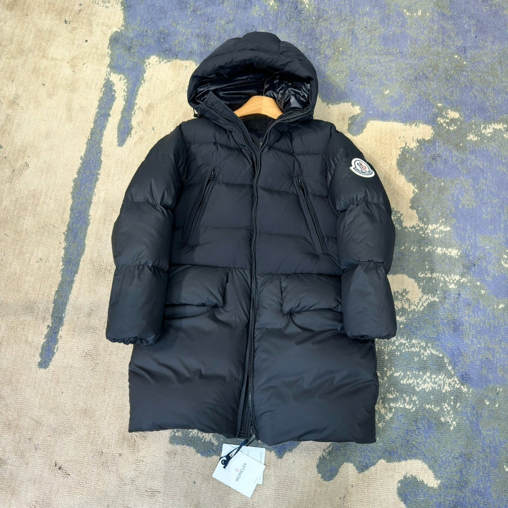Moncler Bosona Long Down Jacket — Oversized, Large Badge, Dual Chest Pockets (Black)