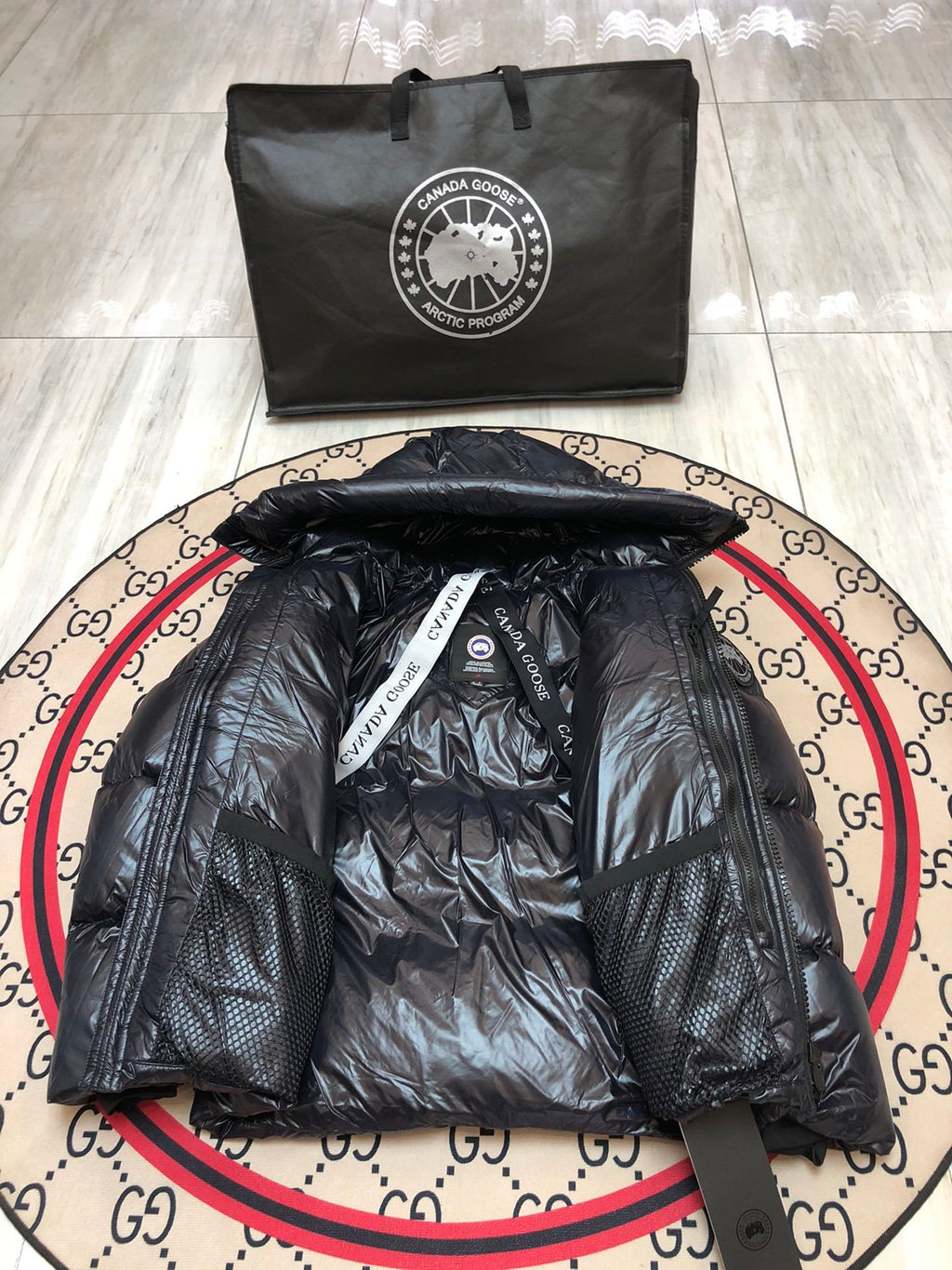 Canada Goose Crofton 2252 Hooded Puffer Down Jacket – Black/Silver