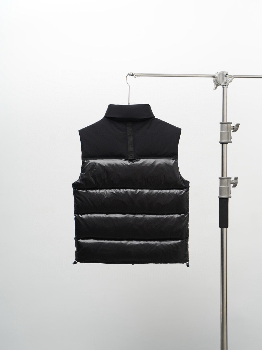 Moose Knuckles Down Puffer Vest – Unisex Sleeveless Quilted Gilet