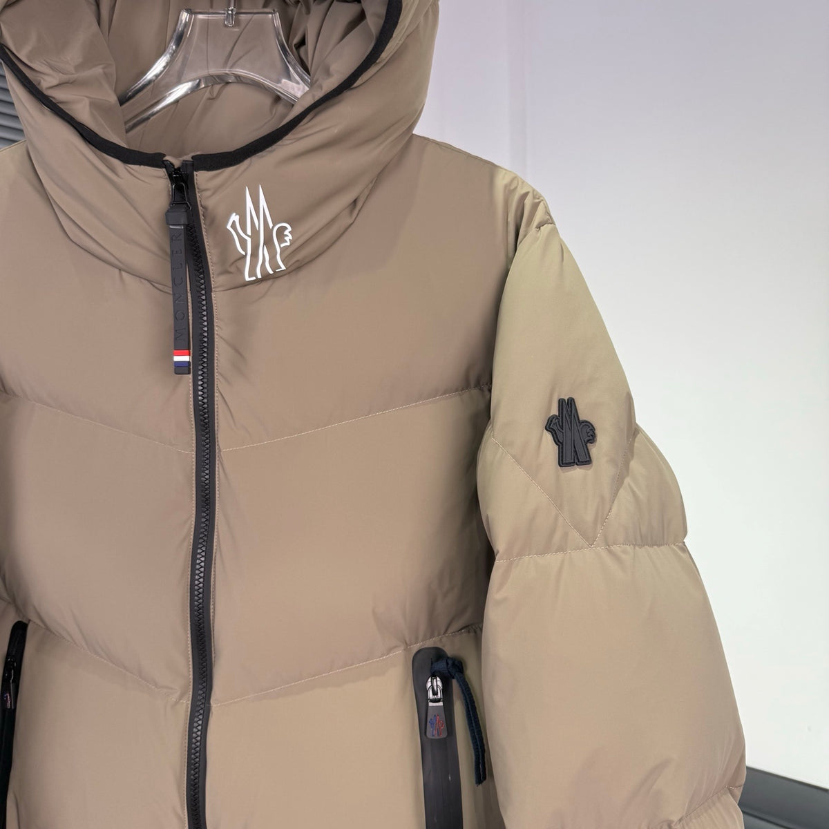 Moncler Grenoble Arcesaz Down Jacket — Dual-Zip, Grenoble Badge, Oversized Hood (Black & Sand)