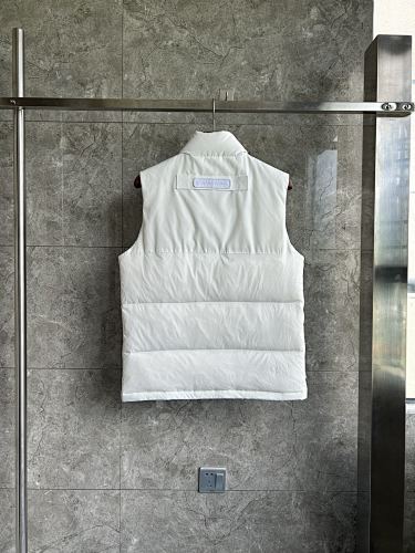 Canada Goose Freestyle Vest — Tonal Badge Edition (White & Black)